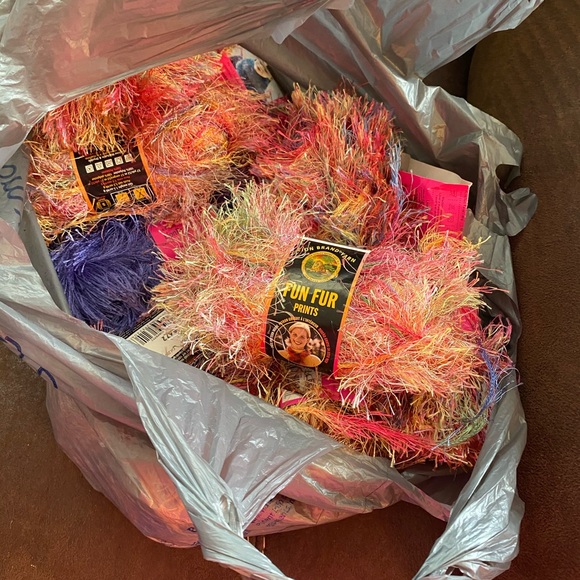 Fun Fur yarn for crocheting 15 rolls - Picture 1 of 7